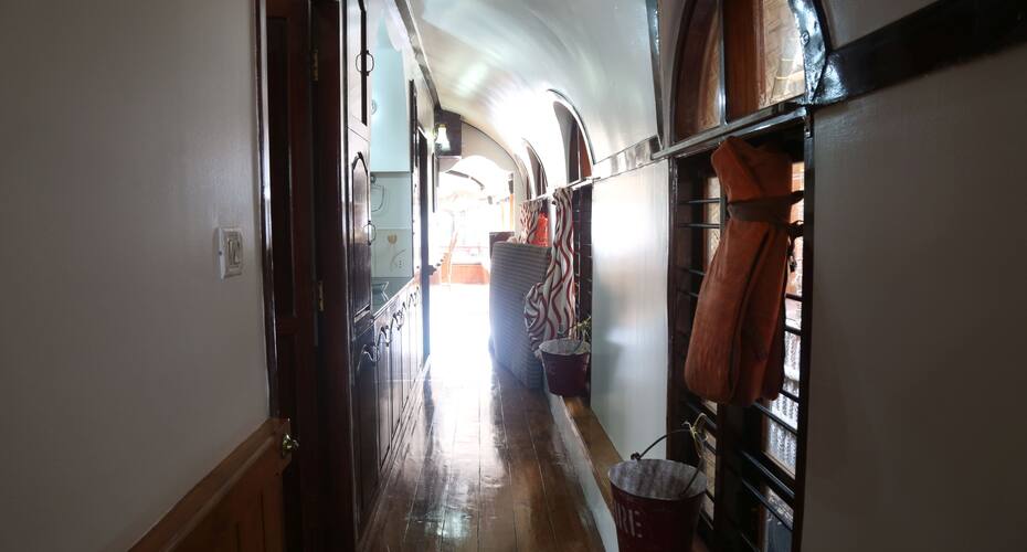 Goldy Deluxe Houseboat, Alleppey 4